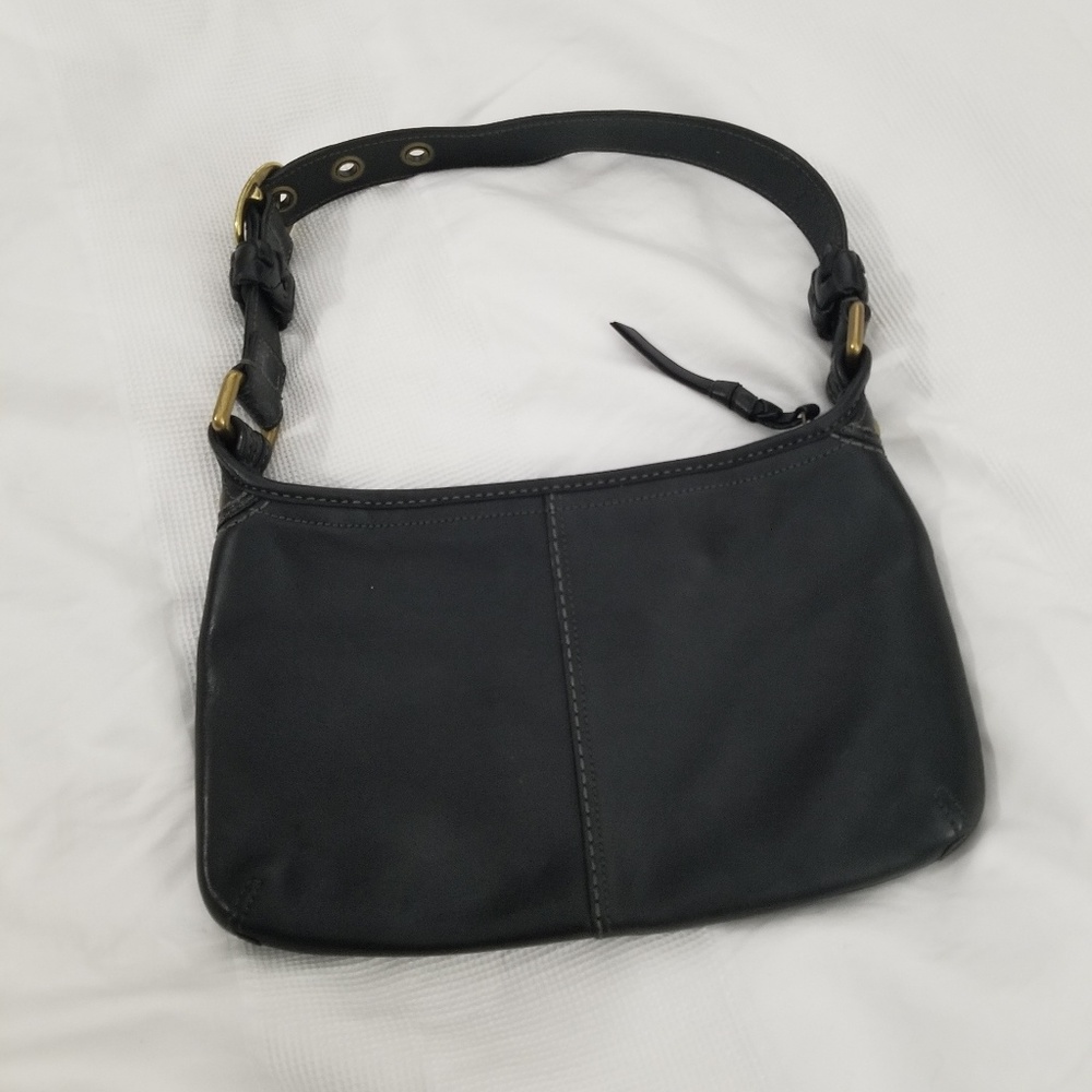 Small Authentic COACH leather shoulder bag